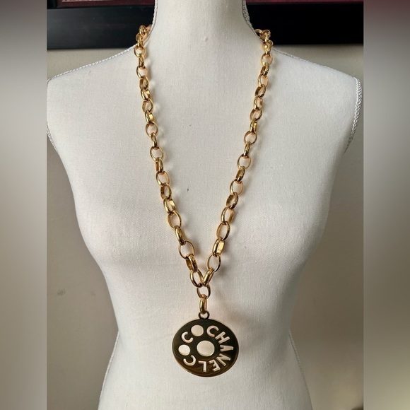 CHANEL GOLD PLATED VINTAGE COCO NECKLACE - Picture 9 of 11